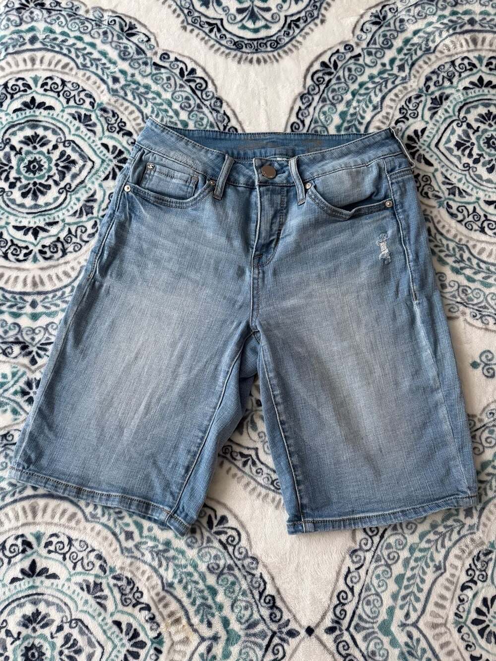 Seven7 Bermuda Jeans Shorts Size 4 Light Wash Denim